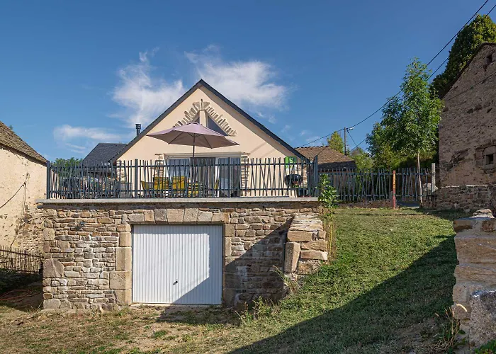 La Bergerie 5/6 Personnes * Montrodat